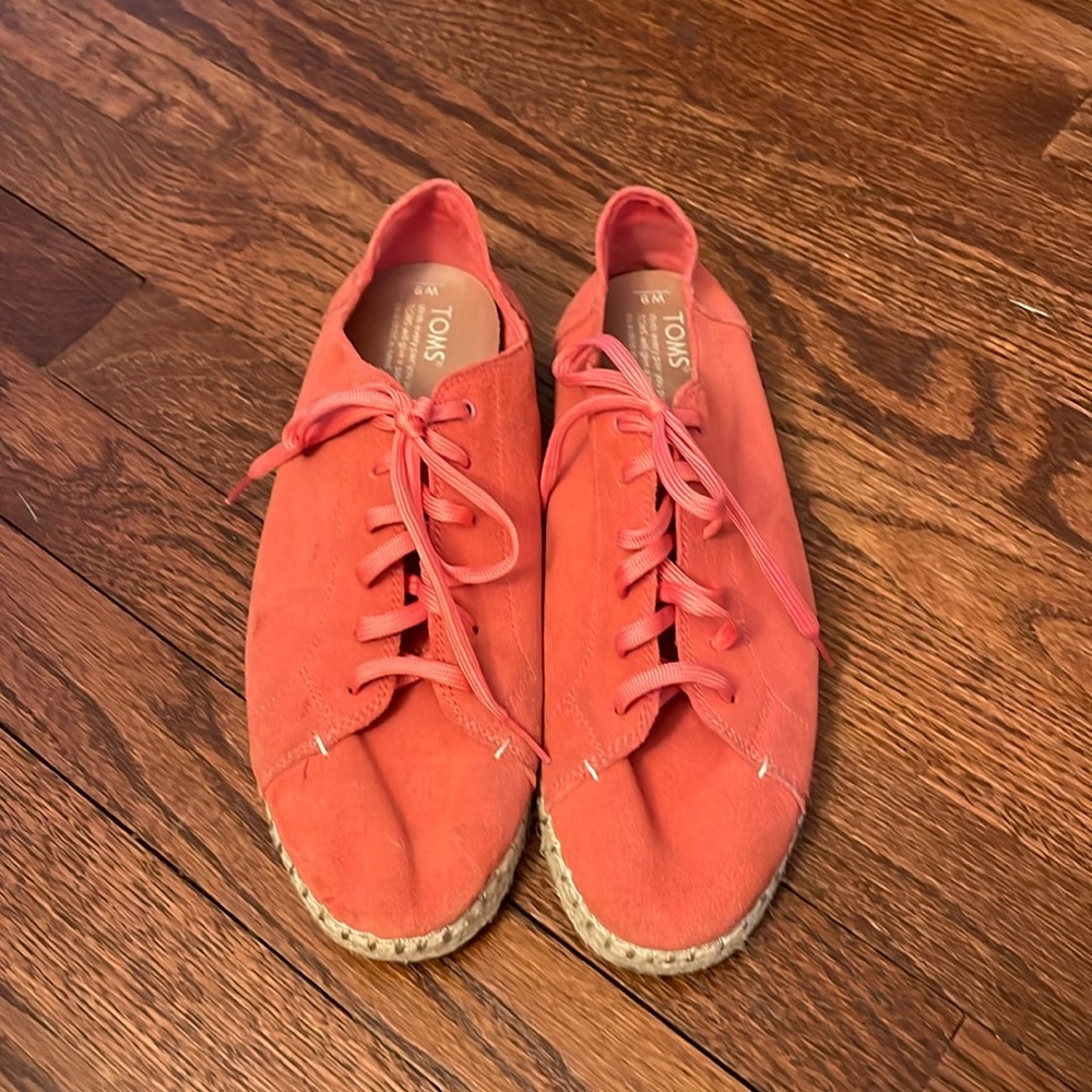 Pink suede Tom’s lace up sneakers